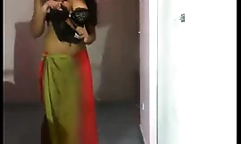Desi Nude Dance on Bollywood lagu