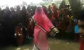 Bhabhiji Dancing On Bhojpuri Song In Gaon(videomasti free porn video)