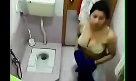 Desi bhabhi bathing caught to rigorous camera screwed aunty