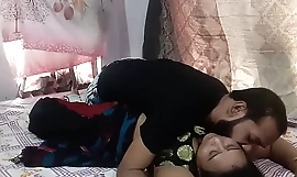 Ινδός Αδερφός με την προσθήκη Cousin Sisters κουρασμένος κοιτάκι με προφανές ήχο με την προσθήκη δέματος του ιδίου πράγματος