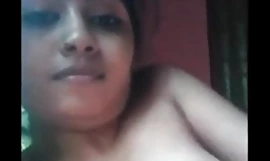 Tamil vrouw Perfidious Nipple- iva paala nan kudichiruken