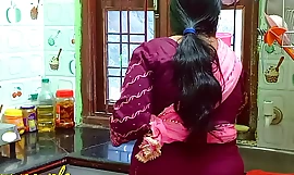 Индијски Хот Маид КСКСКС јебати у кухињи.