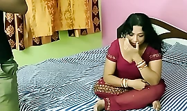 Indian Hot xxx bhabhi při sexu s chlapcem s malým penisem! Není šťastná!