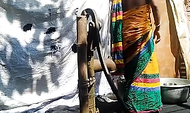 Pub Lingkungan Menikah Istri Seks Dalam Mandi Dengan Saree Di Luar Ruangan (Video Resmi Oleh Localsex31)