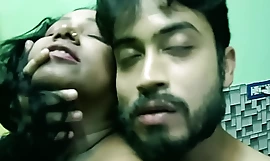 印度热辣的 18 岁亲爱的男孩不精确的性交已婚的继姐妹！与色情肮脏的谈话